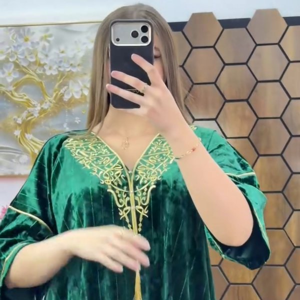 جبة قطرية بقطيفة سيروم