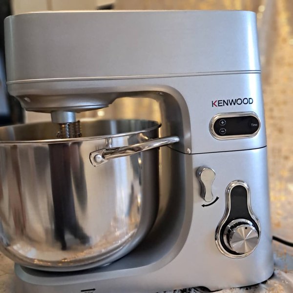 عجانة بيترا كنيود 10 لتر 2000 واط – موتور نحاس وبول إينوكس