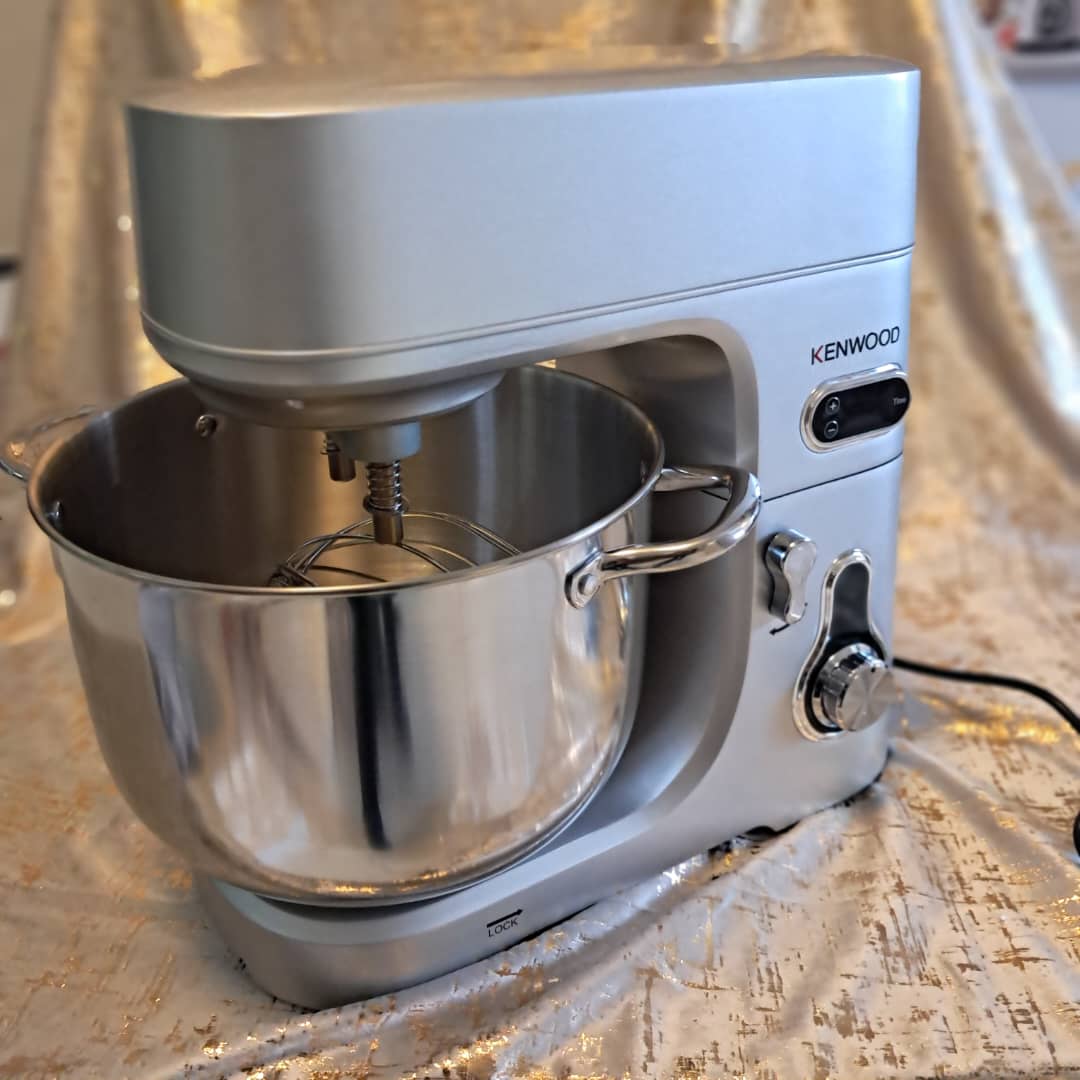 عجانة بيترا كنيود 10 لتر 2000 واط – موتور نحاس وبول إينوكس 4