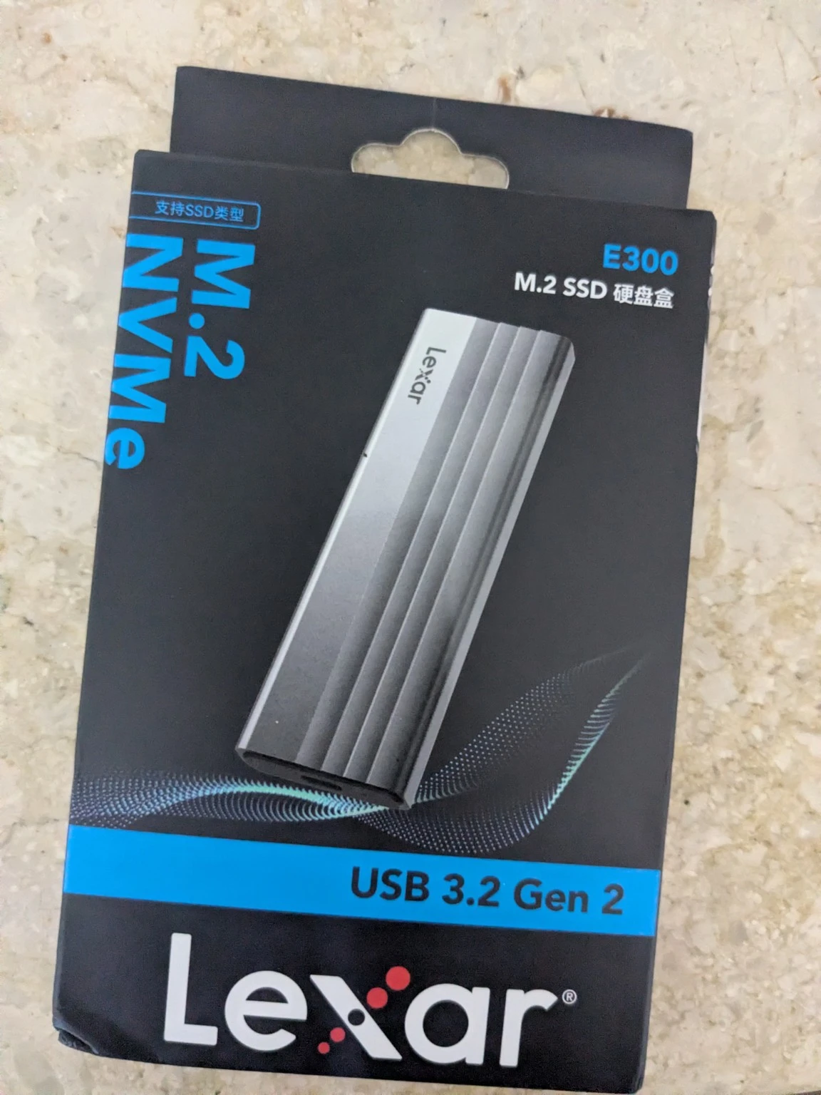 صورة فعلية لعبوة Lexar E300 علبة SSD M.2 NVMe USB 3.2 Gen 2